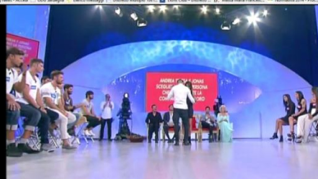 Uomini e donne: ultima puntata prima di Natale