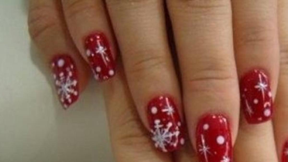 Nail Art Natale 2014 Ecco Come Realizzare Le Unghie Colore Rosso Acceso