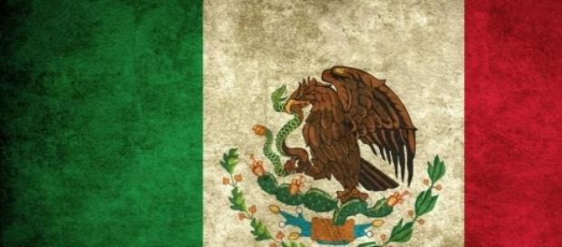 El joven interrumpió con una bandera similar El joven interrumpió con una bandera similar