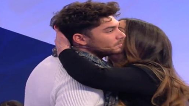 Replica Uomini e donne, puntata 12 dicembre 