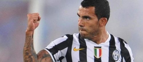 Carlos Tevez durante un'esultanza