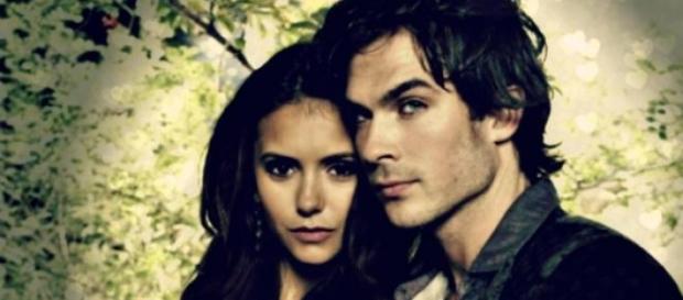 Damon y elena cada vez más alejados. Damon y elena cada vez más alejados.