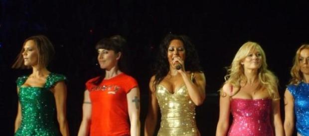 Mel B insieme alle Spice Girls Mel B insieme alle Spice Girls