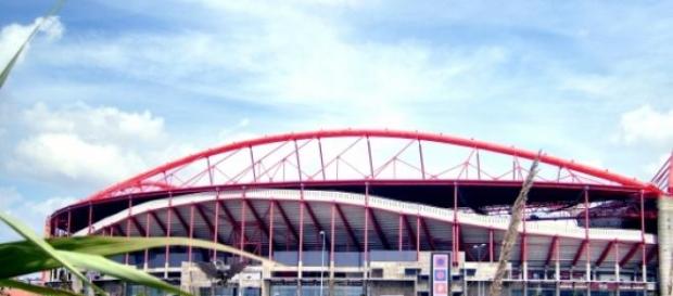Museu Benfica situa-se perto do Estádio da Luz. Museu Benfica situa-se perto do Estádio da Luz.