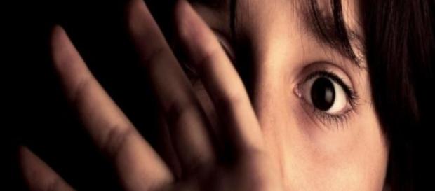 Violentata da padre ritrovato tramite Facebook Violentata da padre ritrovato tramite Facebook