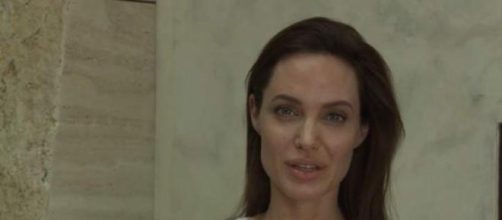 Angelina Jolie explica que tiene varicela.