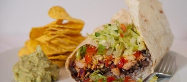 Burrito, plato típico de la gastronomía mexicana. Burrito, plato típico de la gastronomía mexicana.