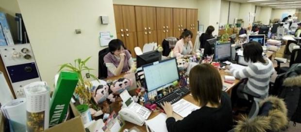 El 90% de las mujeres son acosadas en el trabajo. El 90% de las mujeres son acosadas en el trabajo.