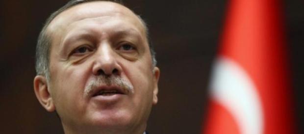 Governo de Erdogan é marcado por nova polémica. Governo de Erdogan é marcado por nova polémica.