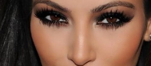 Kim Kardashian: smokey eyes + glossy lips