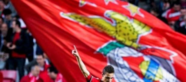 Benfica vence no Dragão e é lider isolado Benfica vence no Dragão e é lider isolado