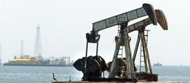 Desciende el precio del petróleo. Foto BBC Mundo. Desciende el precio del petróleo. Foto BBC Mundo.