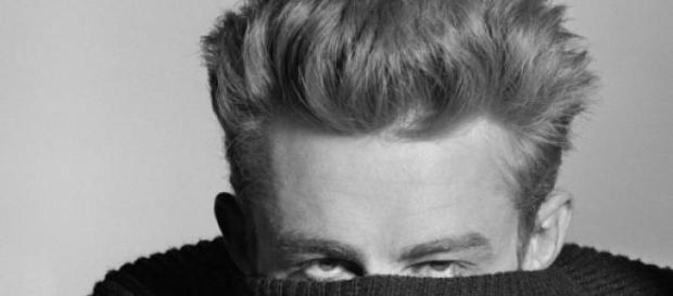 El actor James Dean en una de sus míticas fotos El actor James Dean en una de sus míticas fotos