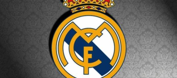 Escudo del Real Madrid sobre fondo gris Escudo del Real Madrid sobre fondo gris