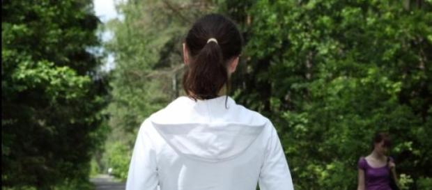 Faça geocaching na cidade ou no campo. Faça geocaching na cidade ou no campo.