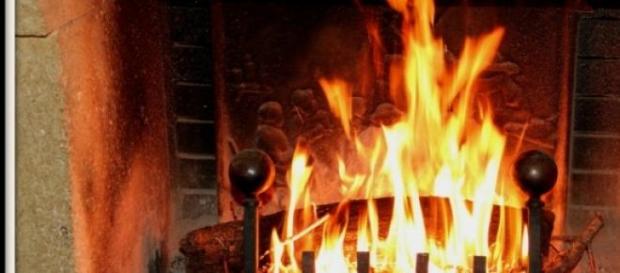 Faut-il éteindre le feu de cette cheminée à Paris? Faut-il éteindre le feu de cette cheminée à Paris?