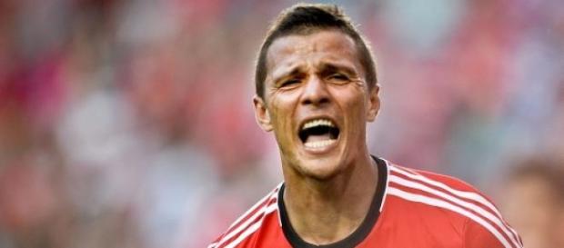 Lima marcou os dois golos da vitória encarnada Lima marcou os dois golos da vitória encarnada