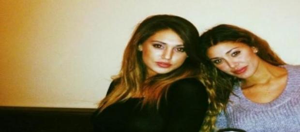 Belen Rodriguez insieme alla sorella Cecilia Belen Rodriguez insieme alla sorella Cecilia