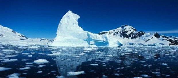 Los Glaciares de Groenlandia derritiéndose Los Glaciares de Groenlandia derritiéndose