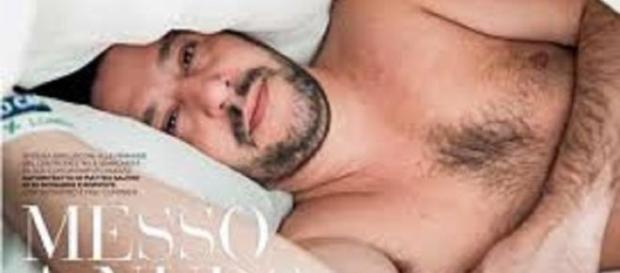Matteo Salvini posa nudo per il settimanale 'Oggi' Matteo Salvini posa nudo per il settimanale 'Oggi'