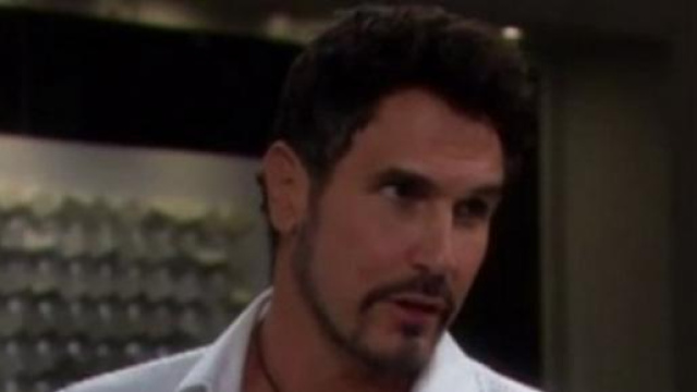 Bill incoraggia Quinn a gettarsi dal cornicione