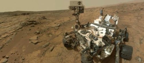 Il rover della Nasa Curiosity "al lavoro" su Marte