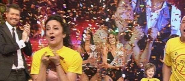 Anita y el "Bicho" festejan ser los campeones. Anita y el "Bicho" festejan ser los campeones.
