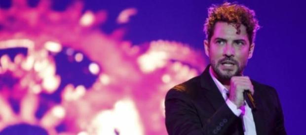 Bisbal emocionado al cantarle a su hija. Bisbal emocionado al cantarle a su hija.
