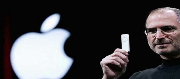 Steve Jobs presentando el iPod de Apple Steve Jobs presentando el iPod de Apple