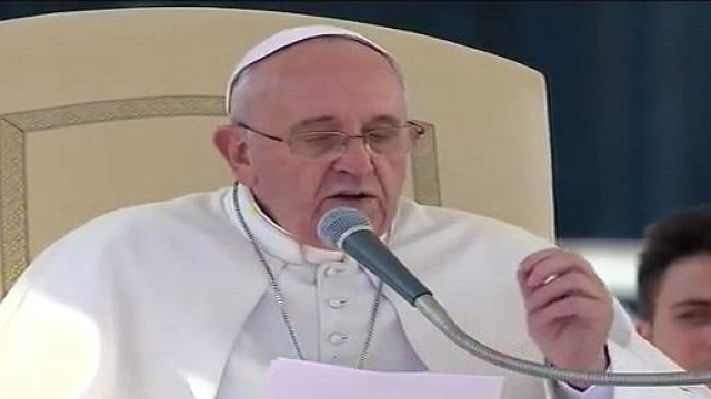 Come fare gli auguri a Papa Francesco 