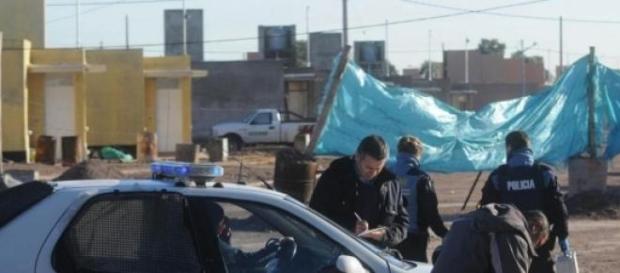La policía dio con los sospechosos La policía dio con los sospechosos