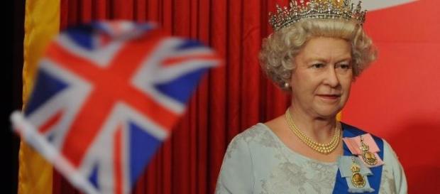 La reina Isabel II podrìa abdicar. La reina Isabel II podrìa abdicar.