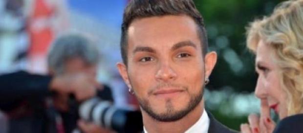 Marco Carta smentisce le gossip news di Visto. Marco Carta smentisce le gossip news di Visto.