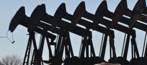 massive field oil pumpjacks massive field oil pumpjacks