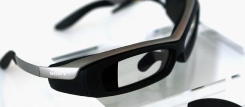 Sony batte Google e presenta i Smarteyeglass