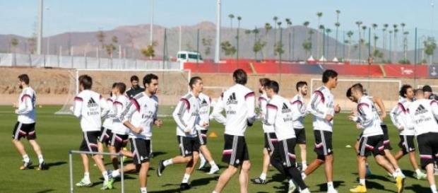 Los blancos preparan el partido de mañana. Foto:RM Los blancos preparan el partido de mañana. Foto:RM