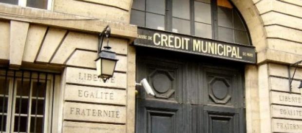 Qui que tu sois, pousse la porte puis entre. Qui que tu sois, pousse la porte puis entre.