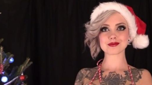 Jingle Bells, versione provocante per Sara X Mills