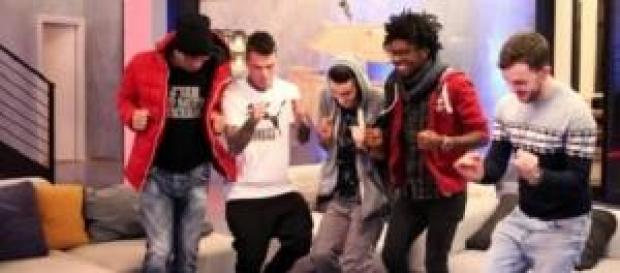 Fedez & Co ballano la danza della vittoria Fedez & Co ballano la danza della vittoria
