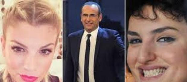 Carlo Conti con le presunte vallette Emma e Arisa Carlo Conti con le presunte vallette Emma e Arisa