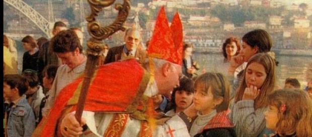 Crianças animadas com a visita Crianças animadas com a visita