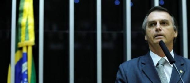 Jair Bolsonaro é processado Jair Bolsonaro é processado
