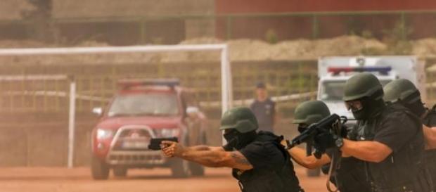 Enfrentamento de bandidos em comunidades Enfrentamento de bandidos em comunidades
