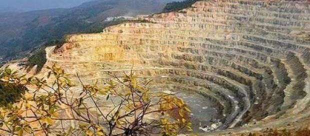 Rosia, Montana, exploatare,cianura, lupta Rosia, Montana, exploatare,cianura, lupta