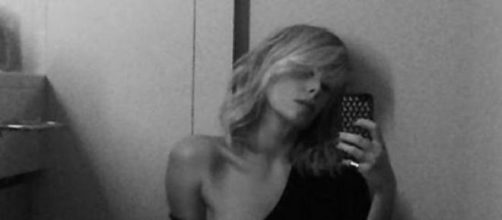 Alessia Marcuzzi, selfie bollente senza pigiama