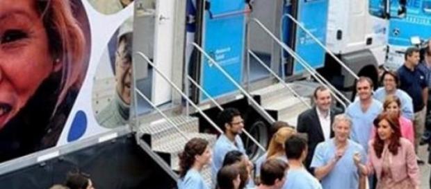 Cristina Fernández con odontólogos del Plan Sonríe Cristina Fernández con odontólogos del Plan Sonríe