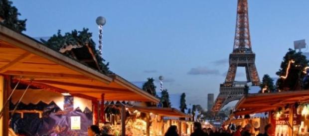Noël illumine les rues parisiennes. Noël illumine les rues parisiennes.