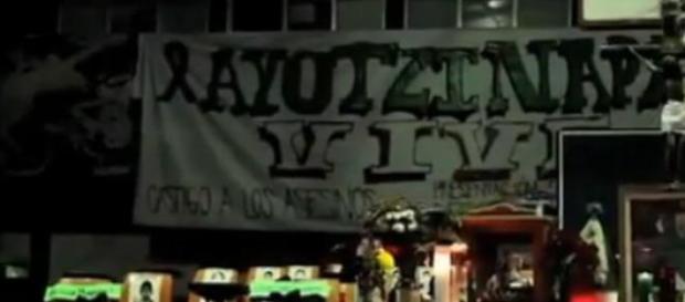 Altar en la Escuela Normal Rural de Ayotzinapa Altar en la Escuela Normal Rural de Ayotzinapa