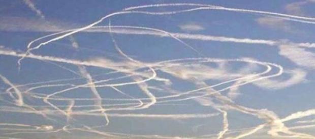 Estelas químicas de aviones sin rumbo Estelas químicas de aviones sin rumbo