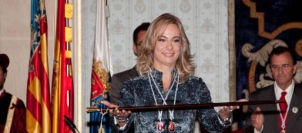 La Alcaldesa de Alicante renuncia en un red social La Alcaldesa de Alicante renuncia en un red social